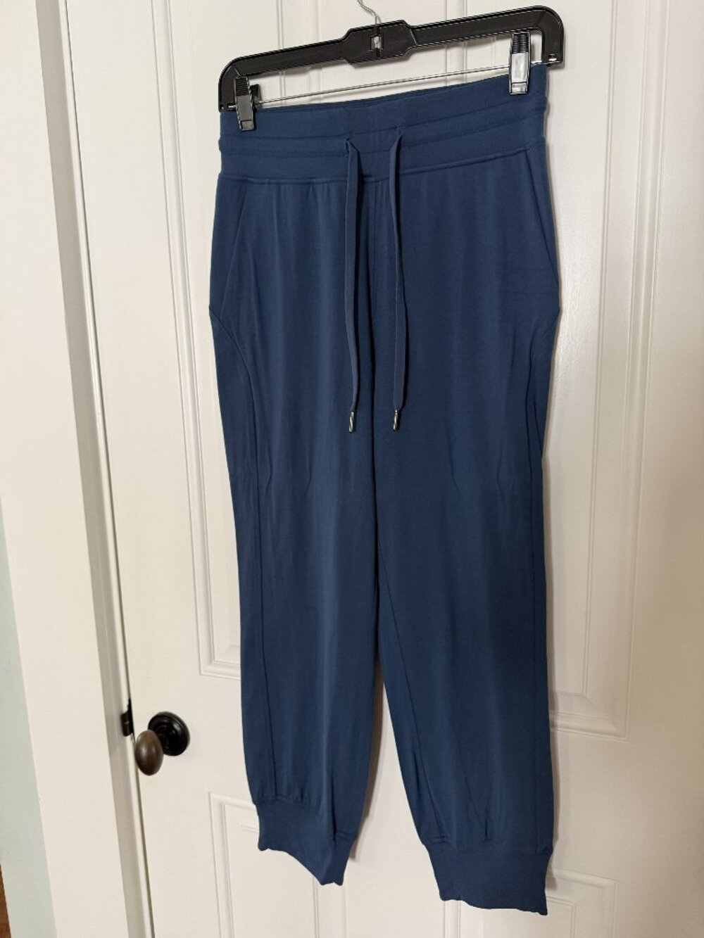 VGUC Lululemon 7/8 length Joggers- Size 4
